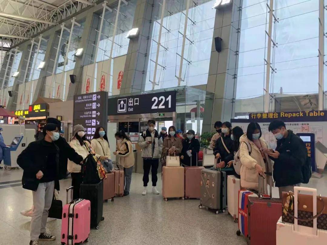 “疫”路回家 有爱相随 | 西安职业技术学院护送学生平安返乡