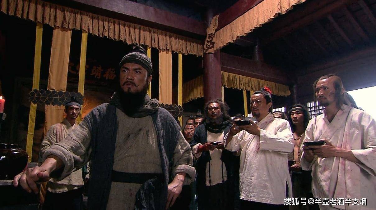 晁盖劫法场侥幸得手,在虚张声势杀了个回马枪,把官军吓回去之后,马上