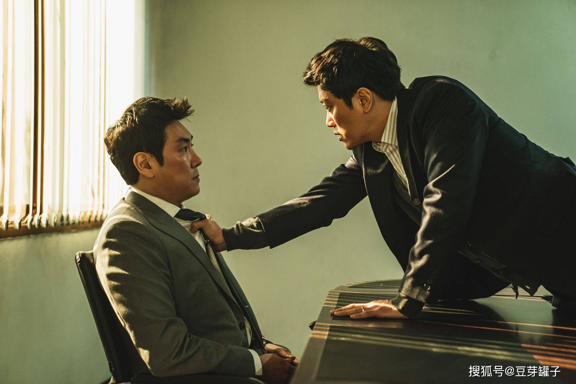 警官之血:韩国犯罪悬疑电影,赵震雄,崔宇植双雄对决,结局反转