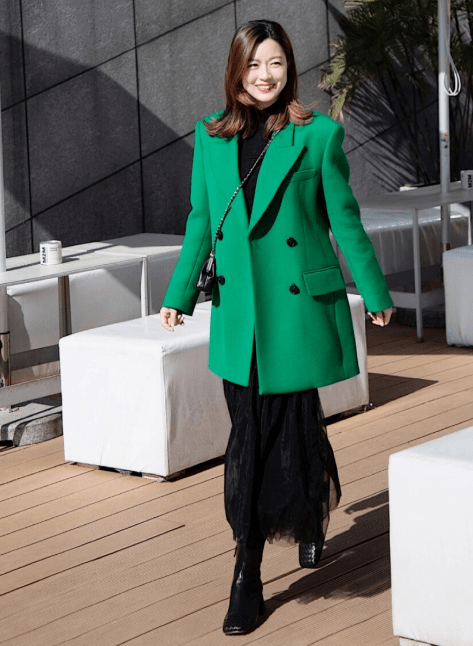 显得 穿来穿去,还是“大衣”时髦耐看,保暖舒适又高级,适合成熟女性