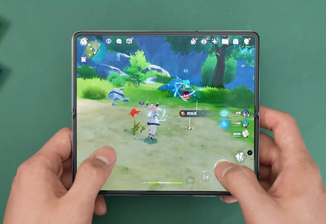 一碗水端平用荣耀magicv智慧分屏多个体育赛事同时看