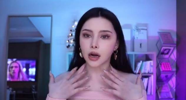 伊丽莎白混血网红为当演员把自己整残，19岁照片曝光颜值惊人，还不如不整