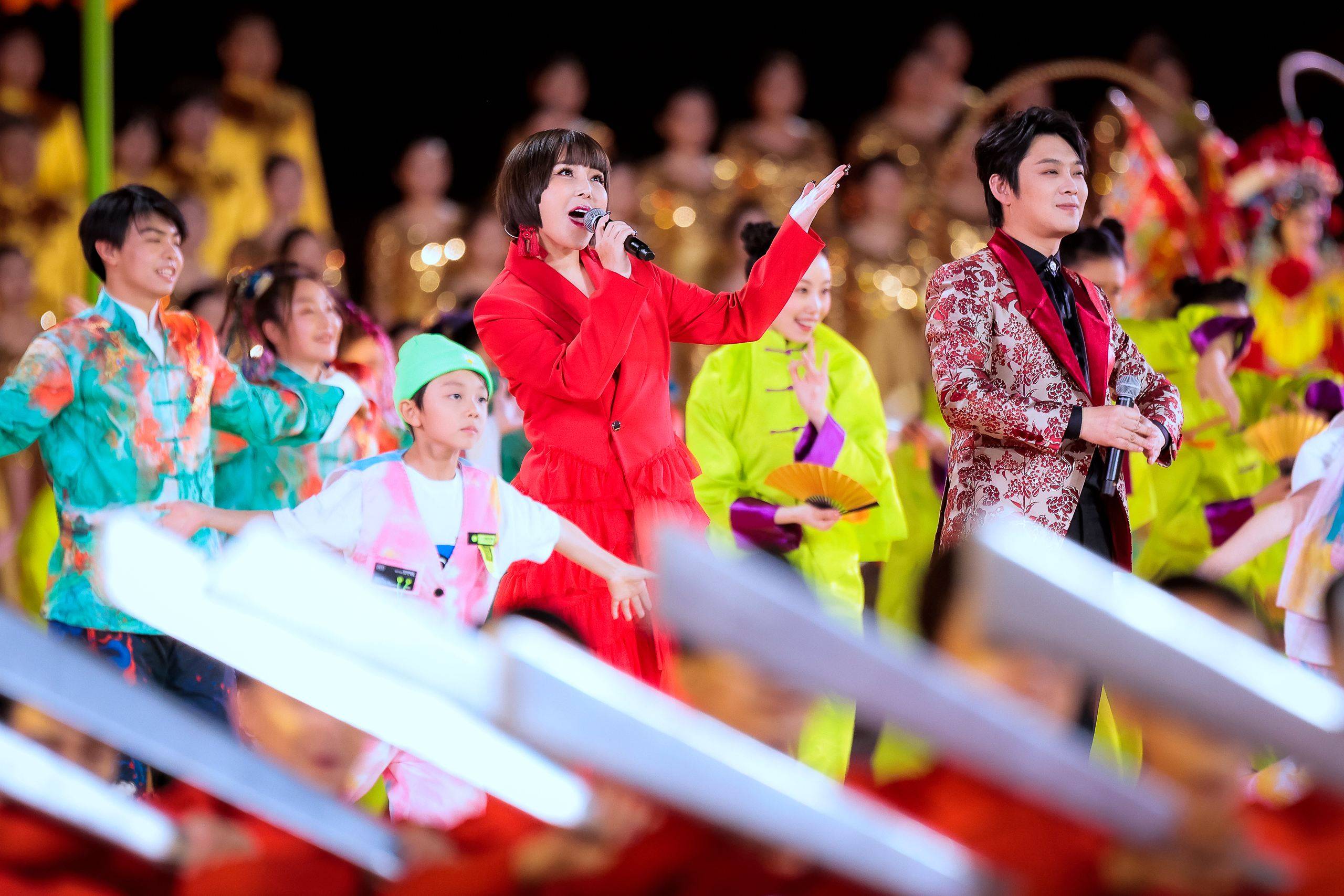 横琴歌后崔子格广东卫视春晚献唱情系大湾心手相连