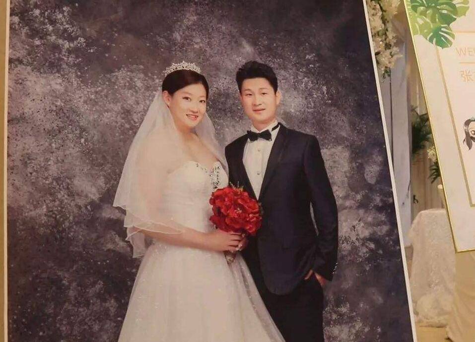 3年生2娃女排5冠主攻晒照一家4口拜年李盈莹搭档很幸福