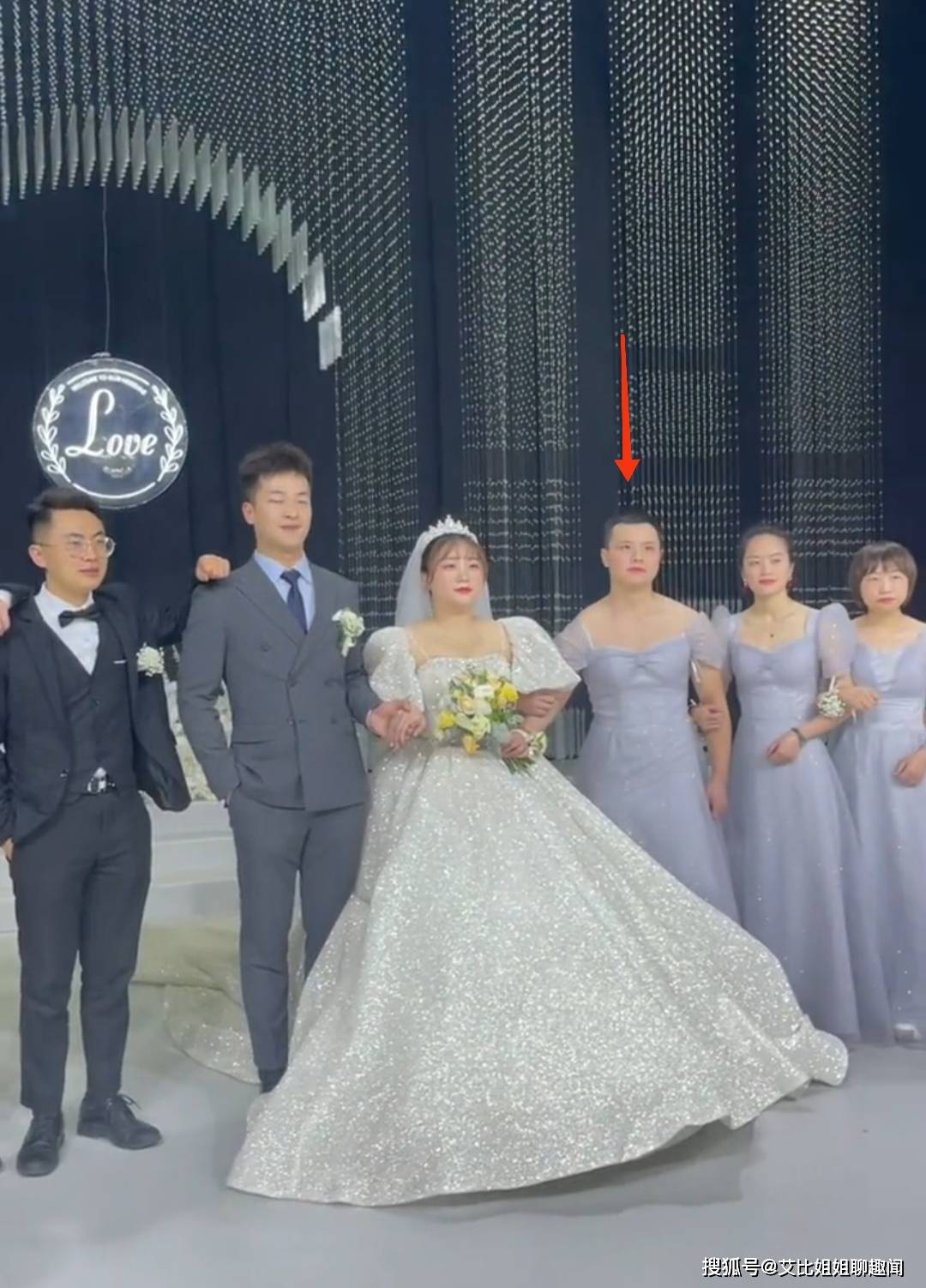 结婚当天新娘遭伴郎欺负 吴梦梦婚前被伴郎开车