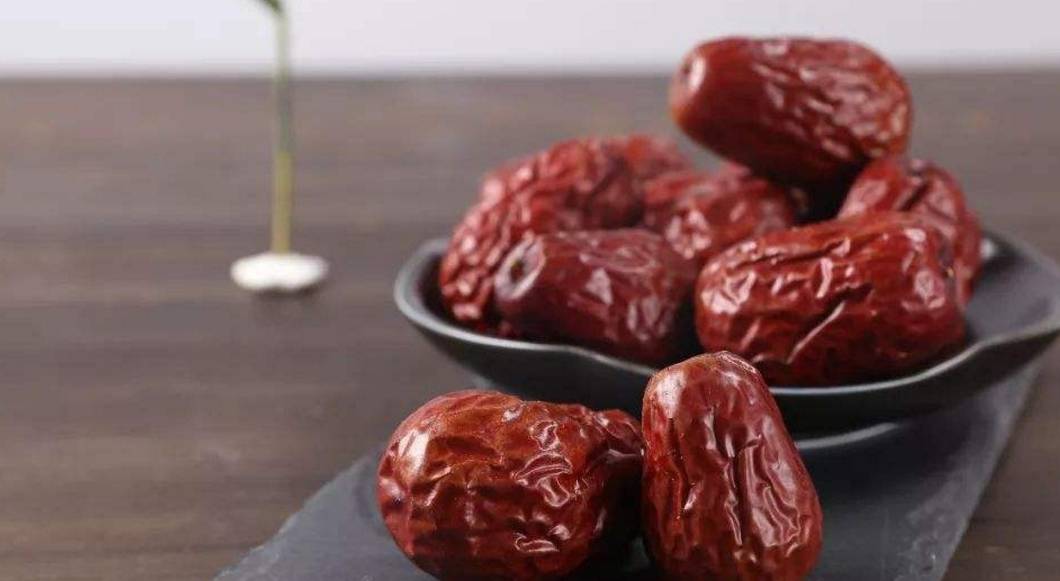 类人|红枣好处虽多,但这1类人吃了反而加重病情,不少人都吃错了