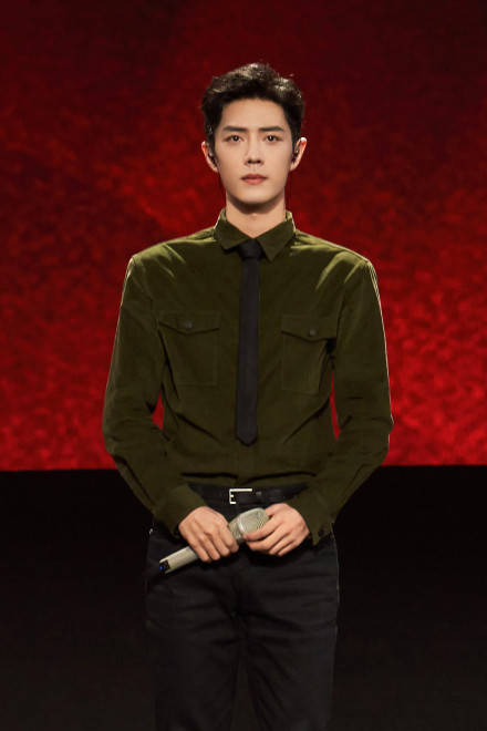舞台 肖战的节目没有登上舞台,演绎的黑西装光影大片,登上热搜榜!