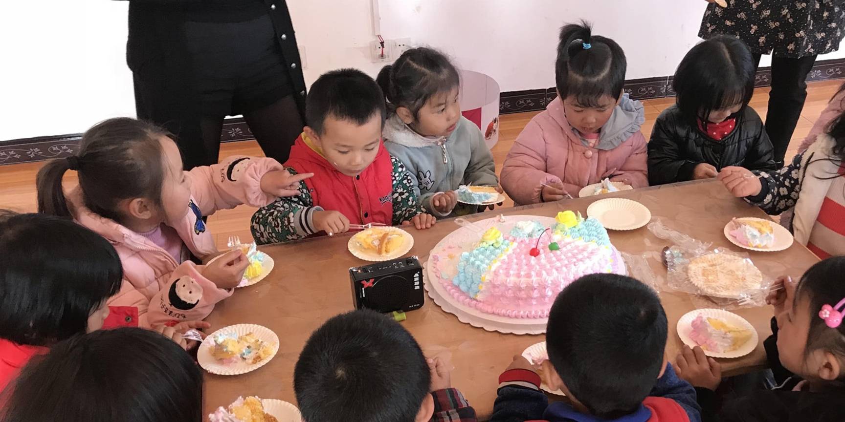 家长|孩子过生日，该不该往幼儿园送蛋糕？蛋糕店老板说出家长心里话