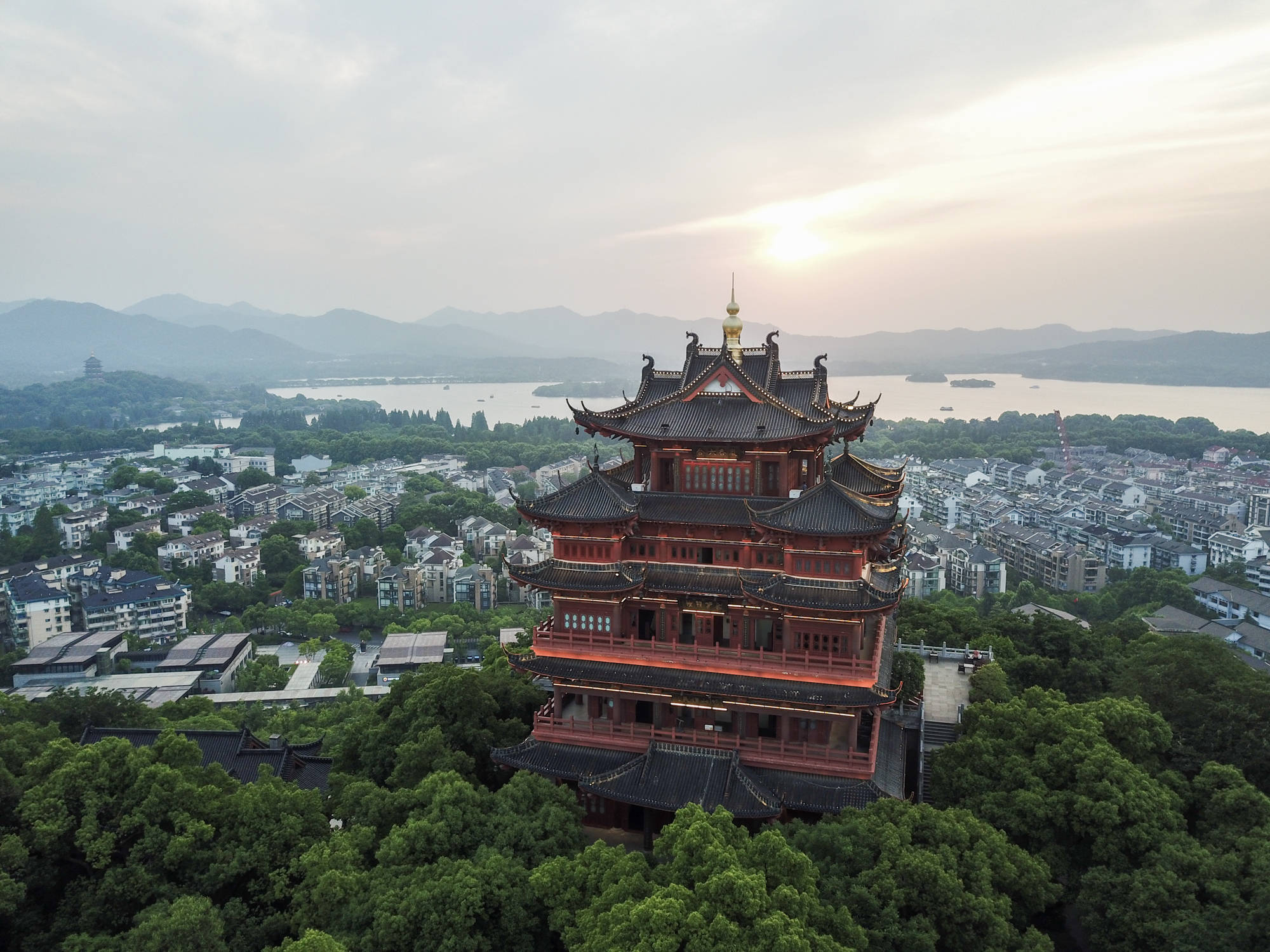 宋朝|杭州闹市区藏了一个亭子，是看西湖的最佳景点，很多游客不知道