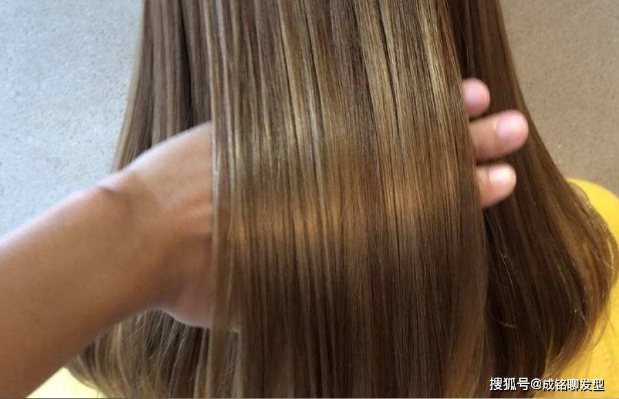 进行年前做了拉直和染发，半个月头发不太直颜色也掉了，是什么原因？