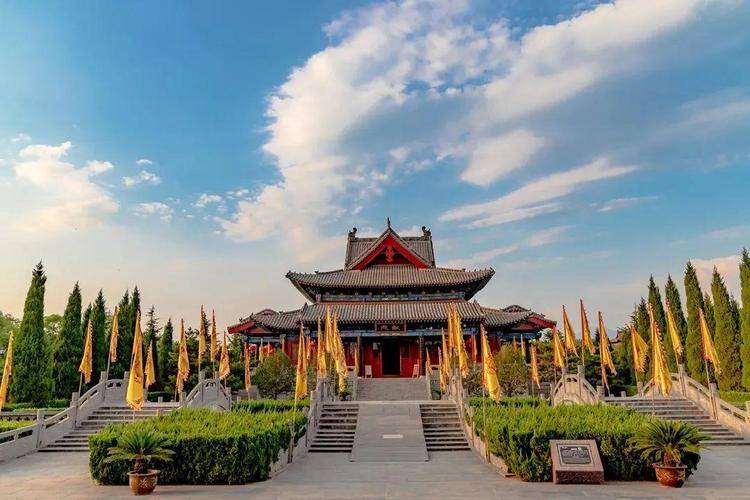 一个是五代十国时期闽国开国国君王审知,"开闽三王"之一;一个是后唐的