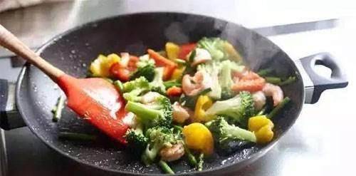 天天吃素就能降血脂？不实之说的解析