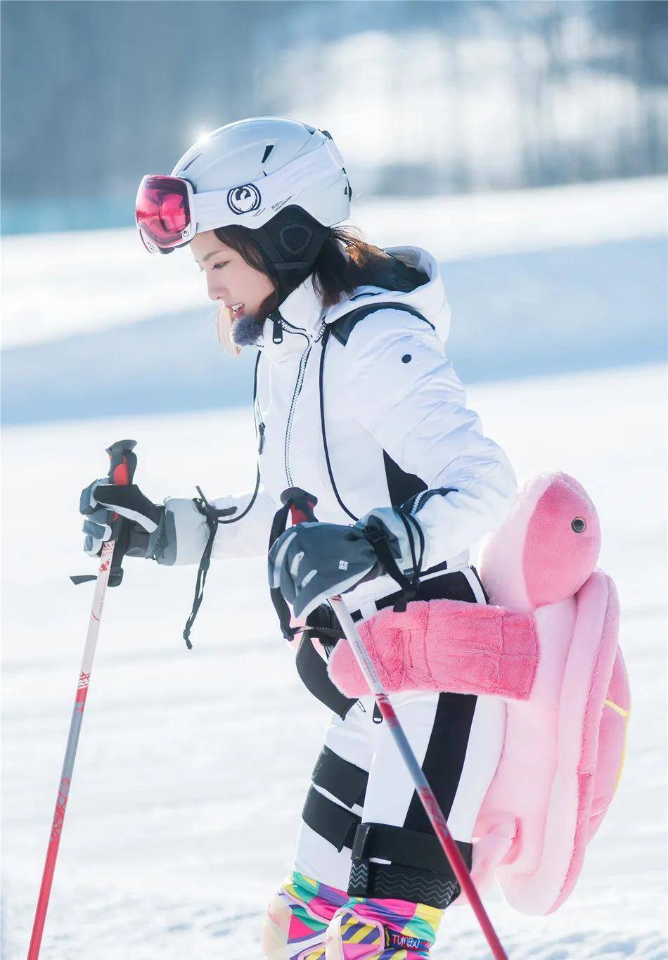 身材 章子怡带汪峰滑雪！新年吃胖身材五五分，穿滑雪服不忘秀身材曲线