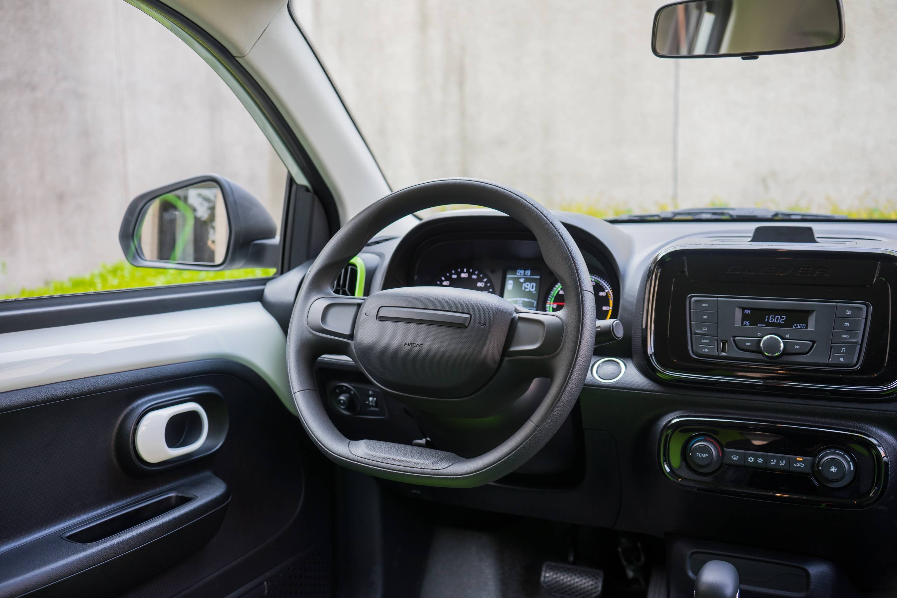 方向盘握起来虽然感觉有点小,除了这点之外,我觉得内饰还是可以的