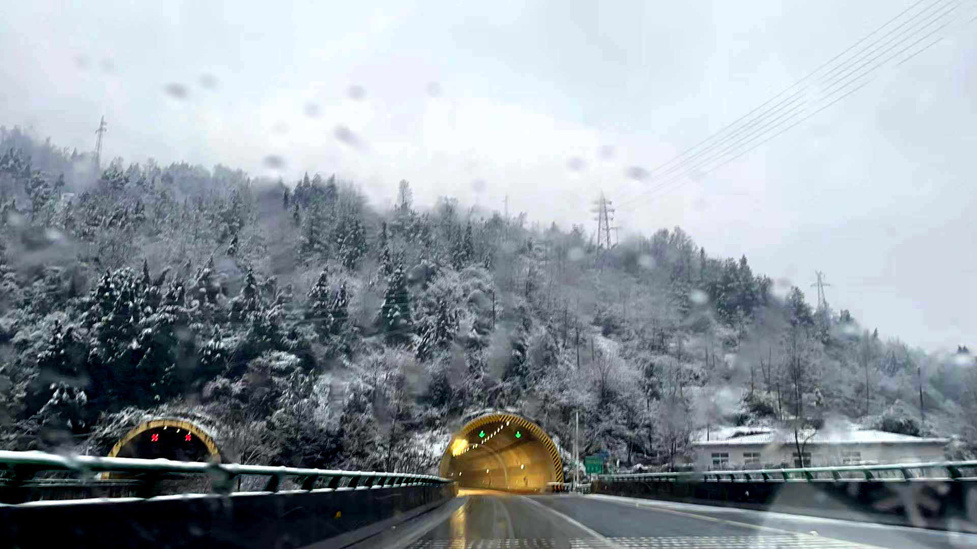 明日复工，广元青川再次下起大雪，十分浪漫美丽！