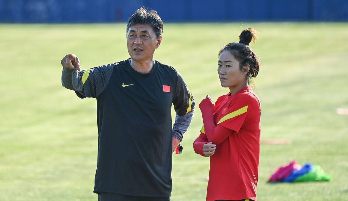女足队长首次回应被水庆霞弃用,背后原因揭晓,让球迷担心_吴海燕