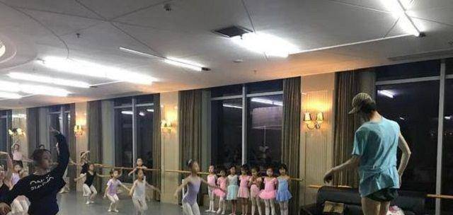 郭冷:年入百万无人敢嫁,除了跳舞,连衣服都不会洗_舞蹈_杨丽萍_芭蕾舞