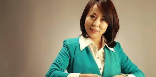 原创41岁女老板李巧林婚姻失败后恋上小19岁下属50岁生下3胞胎