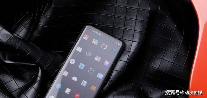 原创坚果r3搭载6150mah回归升级161tb之后五千档低价位出售