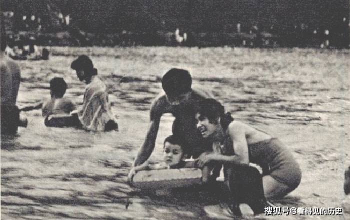 老照片 1984年的广西百色 著名的游泳之乡
