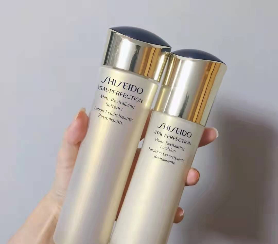 产品四套热门水乳对比测评:谁才是油皮“亲妈”?