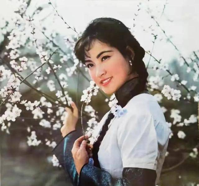 梦婕刘晓庆在《神秘的大佛》中饰梦婕同款系列12图，哪张才是你的最爱