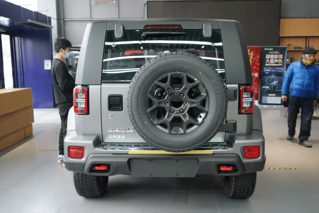 到店体验2022款bj40环塔冠军版!售价20.