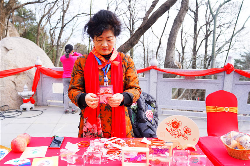 青岛|山东有个浪漫的旅游景点，山海相连十分壮观，青岛人最爱来看日出