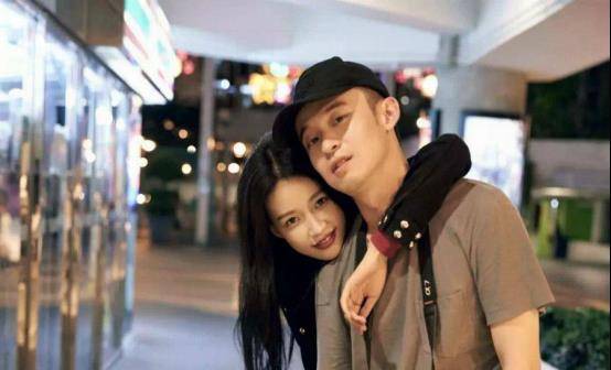 王京花经纪人的儿子 bf664bad75374d339ec281c89d5dd8c6.jpeg