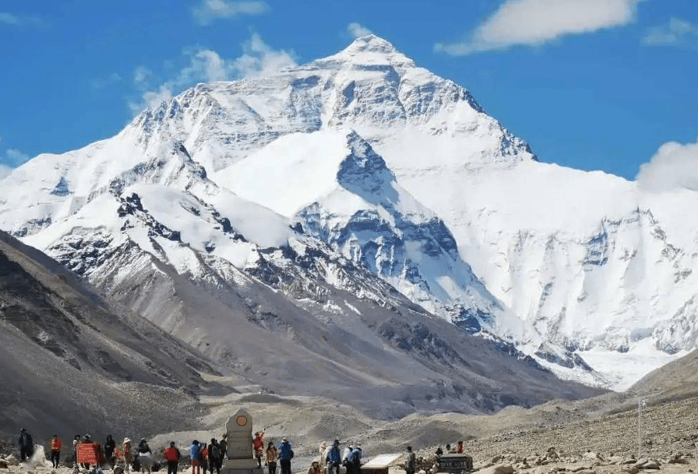 珠穆朗玛峰一半在我国另一半在尼泊尔那么归属权到底是谁呢