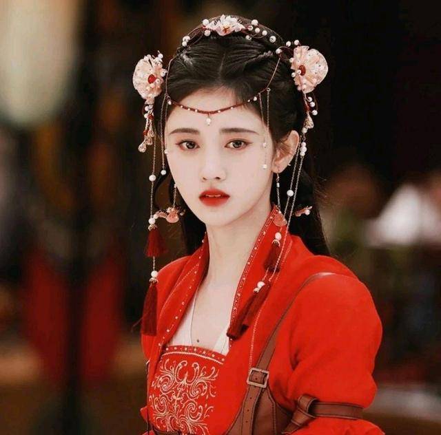 张予曦现代人的审美咋了？9个从画中走出来的女星，这才叫美的各有千秋