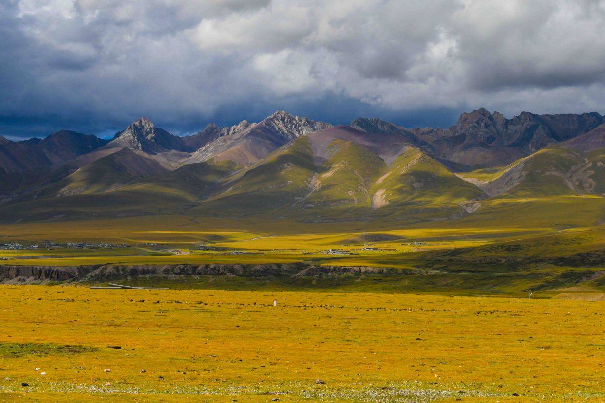 西藏超值得去的草原，是我国五大牧场之一，也是游牧文化的繁衍地