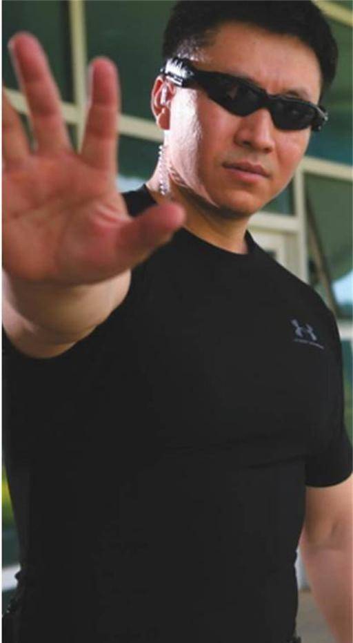 李旭:中国第一保镖,近30年比武无败绩,一人轻松对抗20多人_功夫_武艺