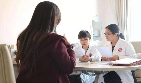 因为|坐月子不能洗头洗澡？“中国式坐月子”，让多少女性苦不堪言