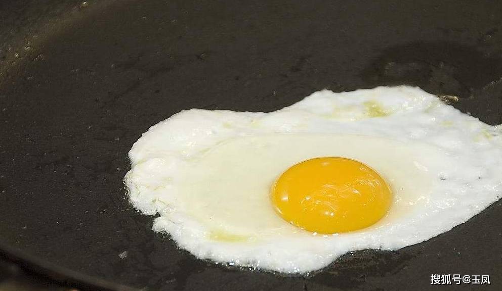 那锅|煎荷包蛋时，别傻傻只加油，多加这一样东西，香酥里嫩，还不粘锅