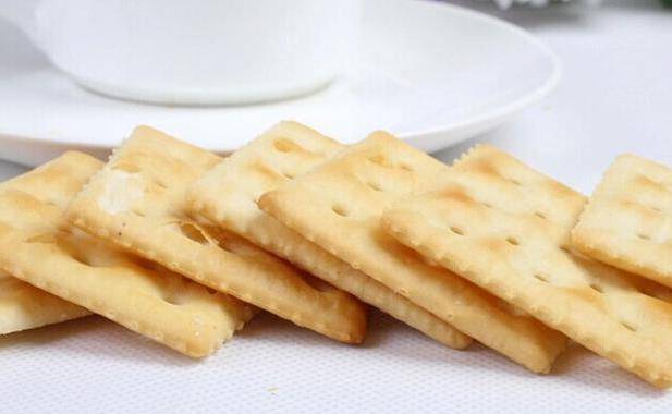 苏打饼干|胃不好的人,2种食物当零食吃,肠胃或许会舒服一些