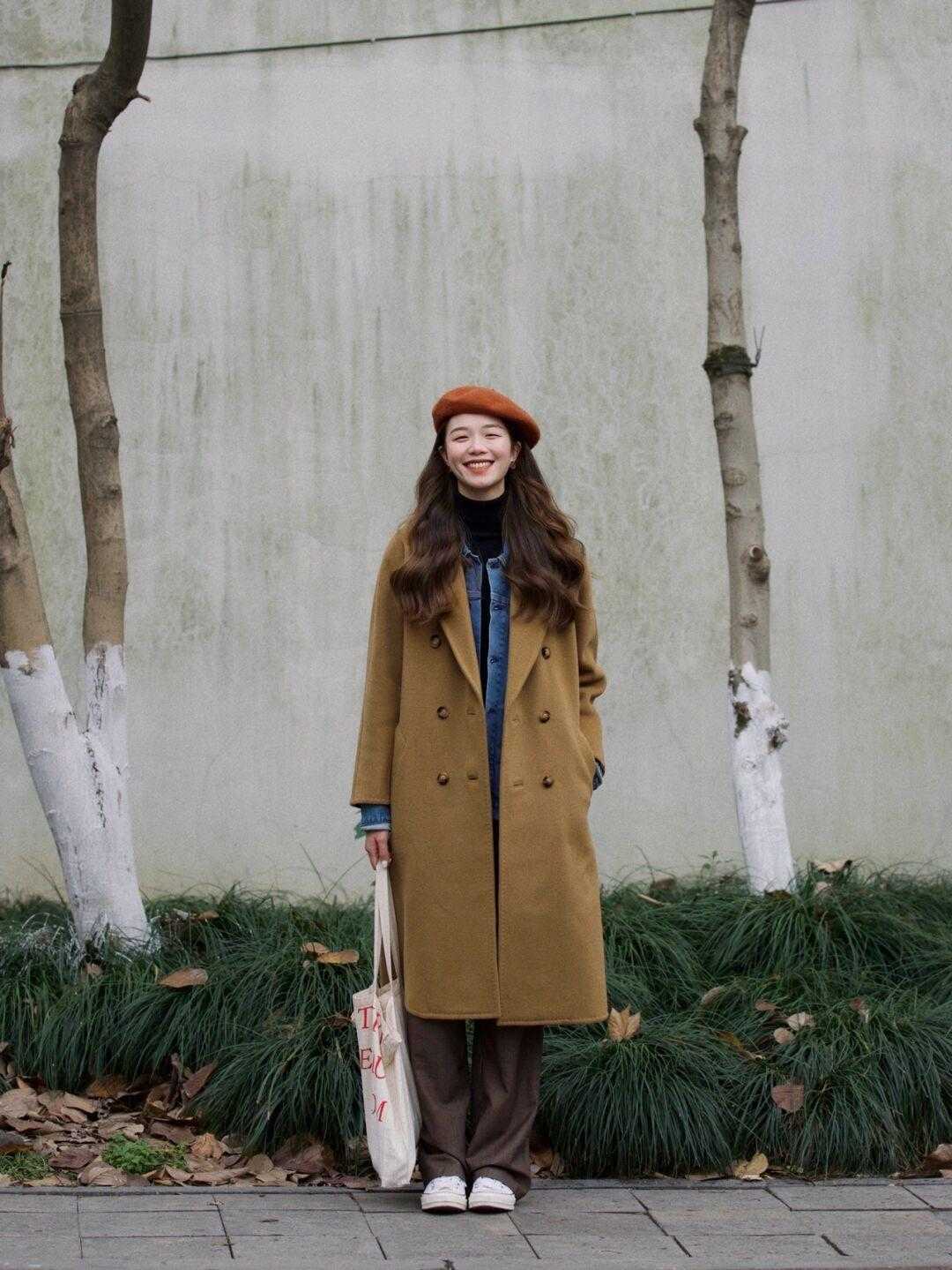 整体 别再用大衣搭紧身打底裤了！今年适合与大衣搭配的，是这几条裤子