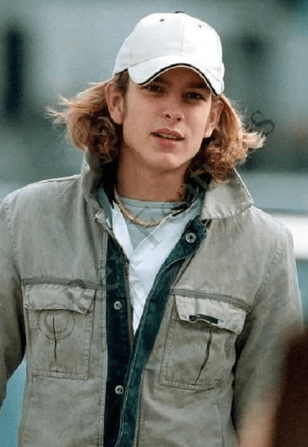 从那个时候起,安德烈就成了一个忧郁的男孩,他变得不爱说话,不爱交