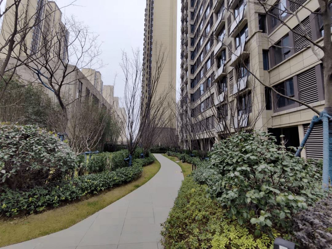 原创天天交付实探公园天著小区地下停车场都能自助洗车了