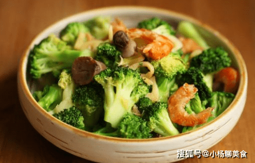 什么菜需要焯水再炒 eb916a37bf7a407894854903b7b9cb31.png