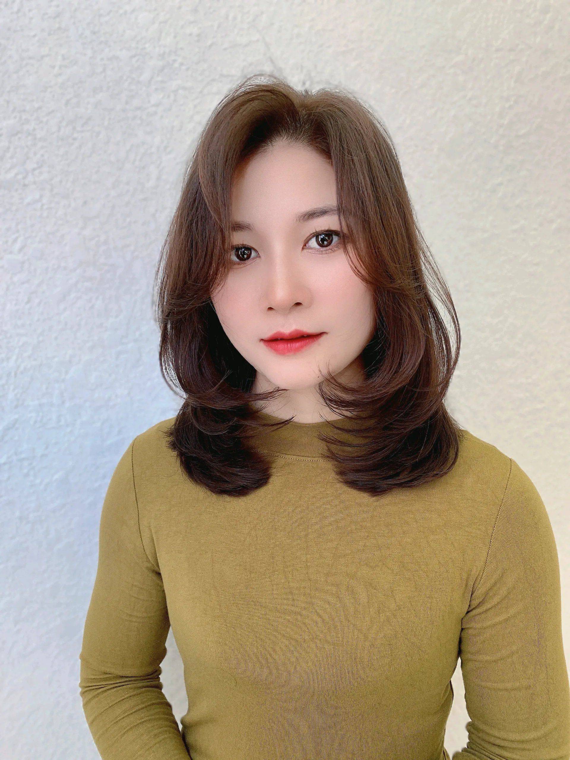 发型新春流行发型17款，好看时尚很心动，每款都想试一试