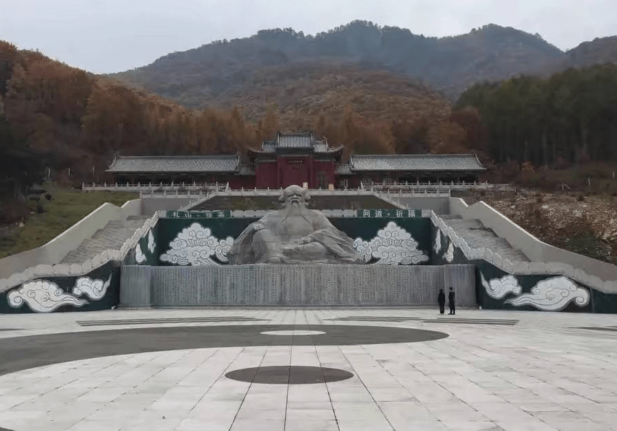 辽宁又一冷门景区"爆火",景色优美,还刻有一句十分狂妄的名言_铁刹山