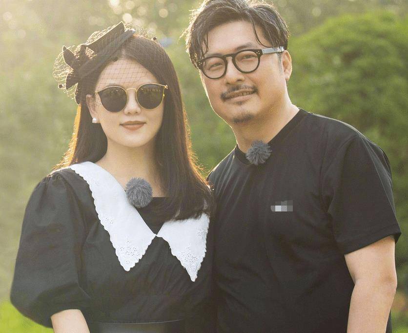 主动拎包带路好贴心,女方长腿瞩目身材好_李湘_美女_王诗龄