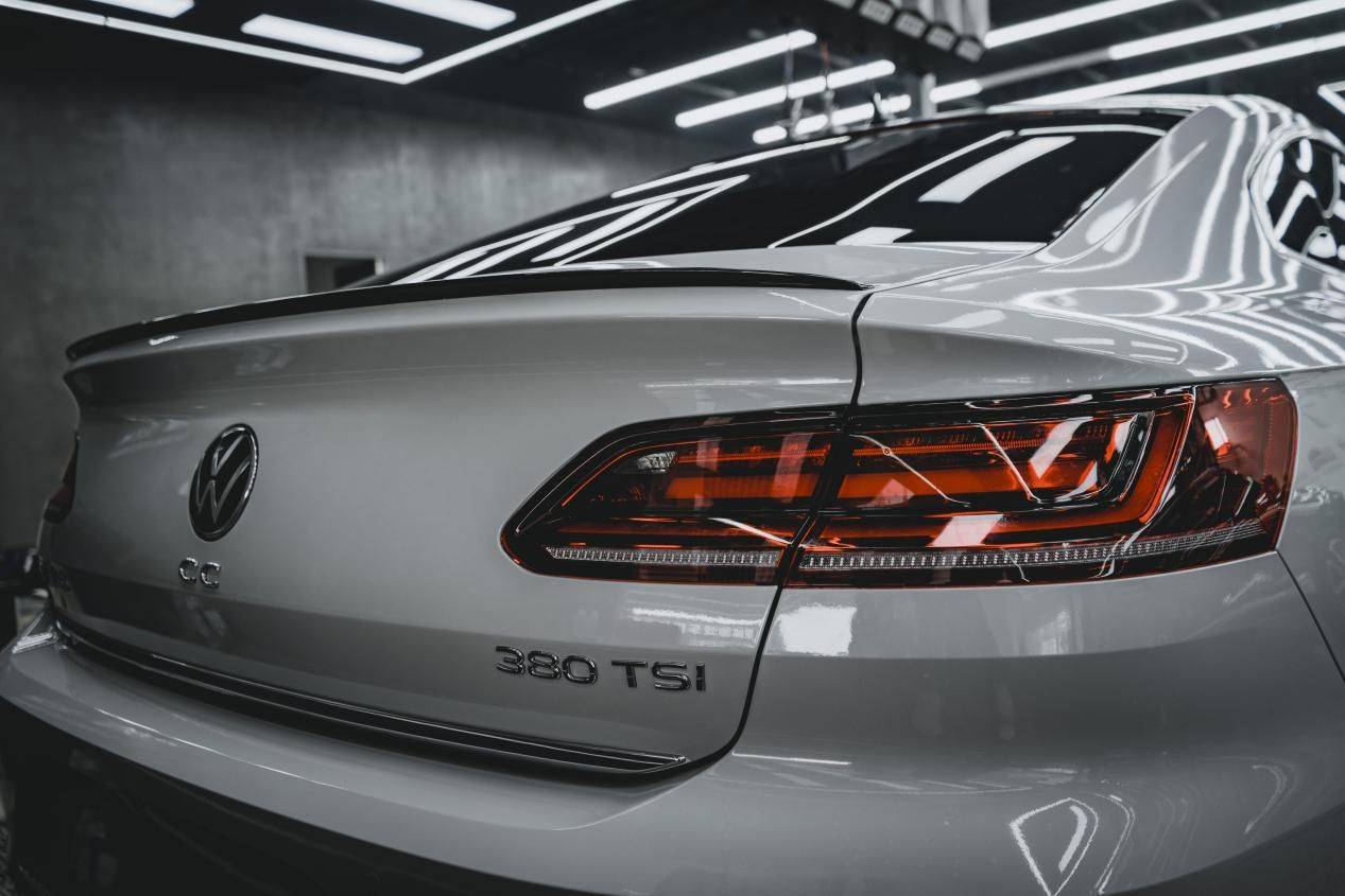 施工效果一览:颜色:水晶火山灰车型:大众cc一起来看一下施工效果吧