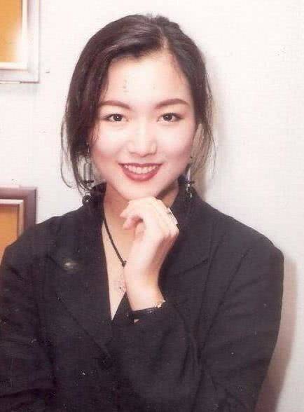 她曾是香港四大天后,声带受伤梅艳芳想拉她一把,网友;太可惜了_李蕙敏