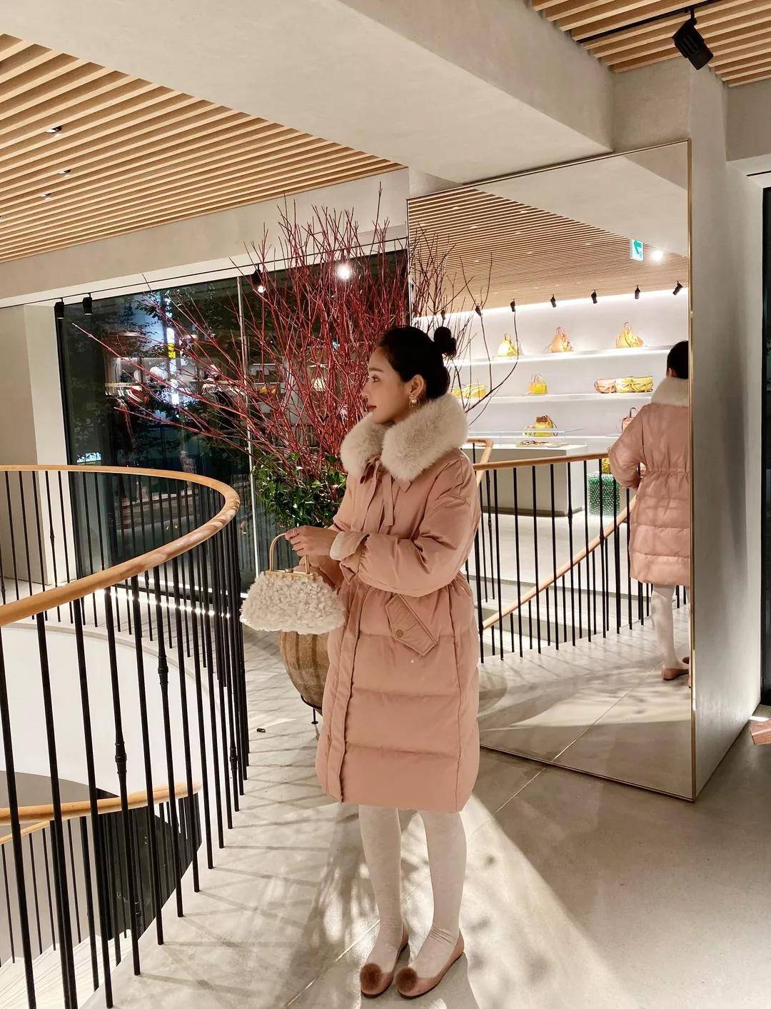 冬日 色彩美学!拒绝沉闷,冬日时髦穿搭有术