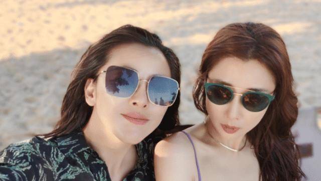 42岁殷桃近照曝光,在海边穿吊带,大秀锁骨白到发光_黄小蕾_穿着_背心