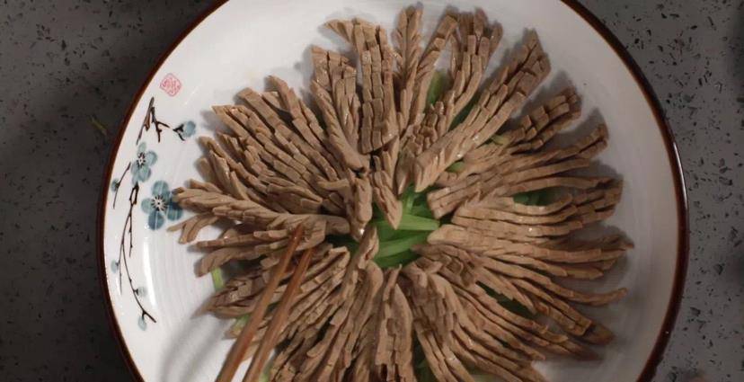 凤尾|这道藤椒腰花既好看又好吃，川菜大师露绝活，凤尾刀法显功夫