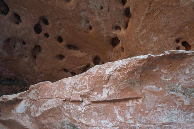 郴州有个风格诡异的寺庙,外形像纸片,棺材直接放洞口_国陵_莲池_建筑