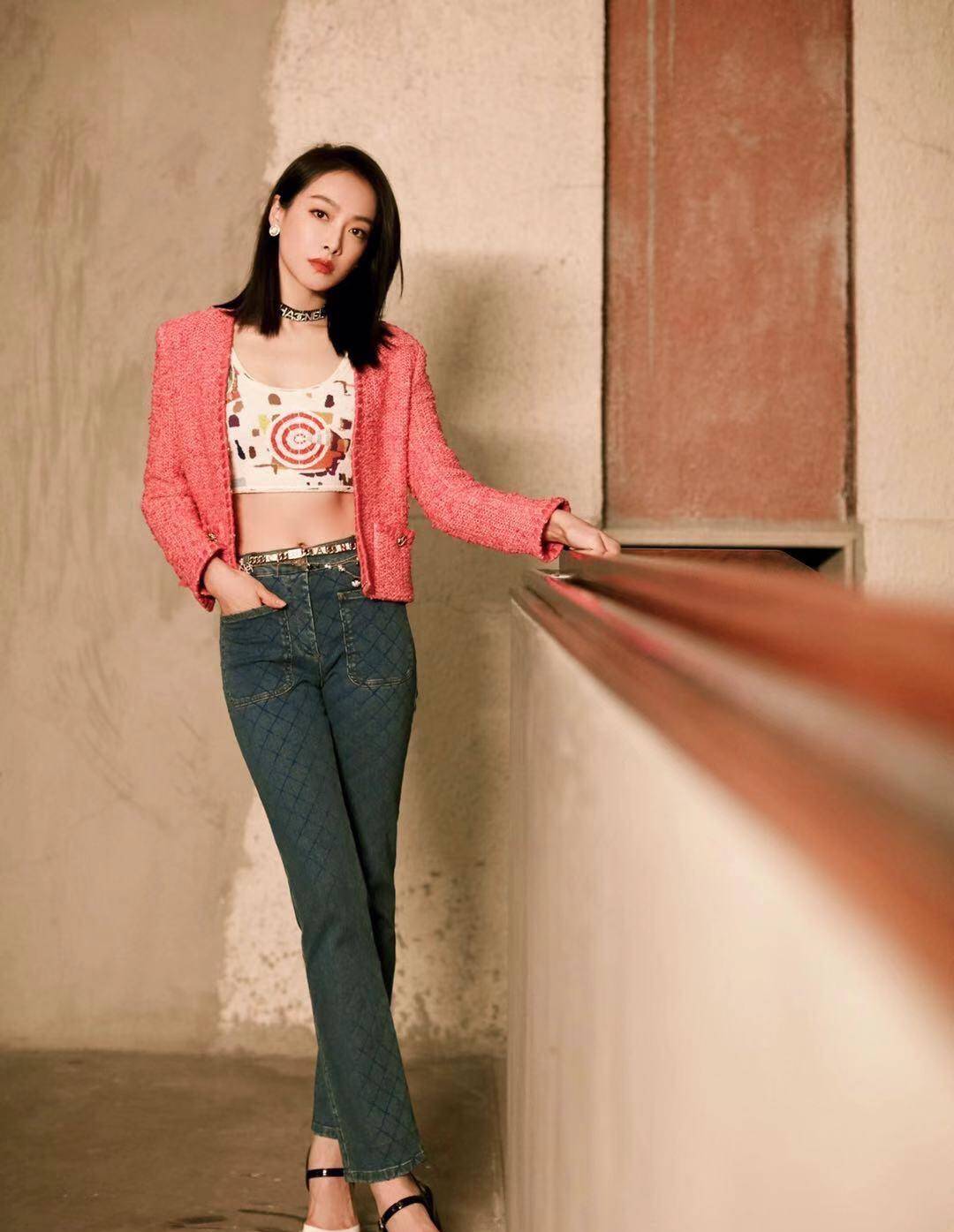 进行 宋茜少女感为何这么强?看她粉色系穿搭就知道了,甜美又迷人